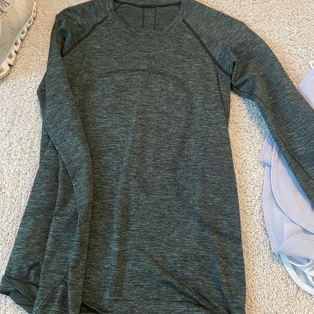Lululemon long sleeve swiftly tech
